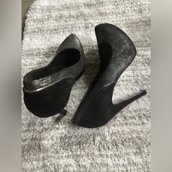USED— BCBGenerations silver heels Sz 9 - Picture 3 of 4